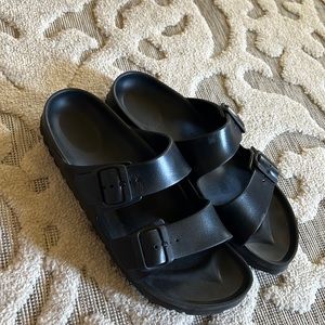 Black Arizona Eva Birkenstocks. Perfect beach or lake shoes!
